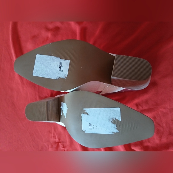 Betsey Johnson Women's Denniss Mule (NWOT) - Picture 8 of 9